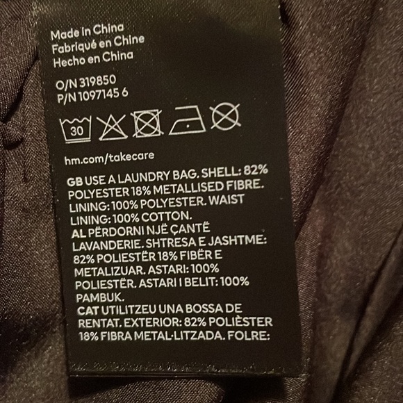 H&M silver shiny mini skirt. Size8 I put it with a shirt I’m selling too see 👀 - Picture 7 of 11